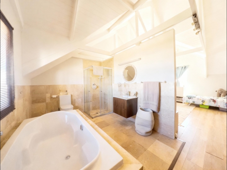 4 Bedroom Property for Sale in Westcliff Western Cape